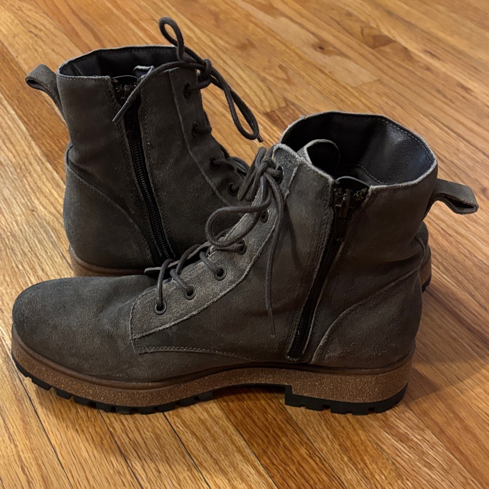 Taos Footwear Black Sole Detail - Picture 3 of 5